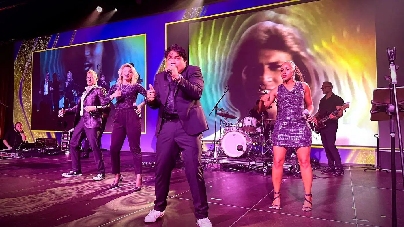Innovative corporate entertainment with immersive LED production and live band